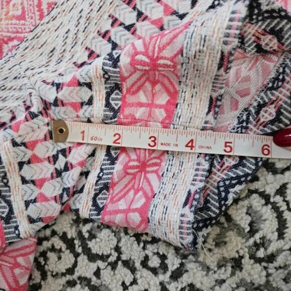 3/$15 Dahlia Pink Printed Dressy Shorts Size 6 - Picture 4 of 4